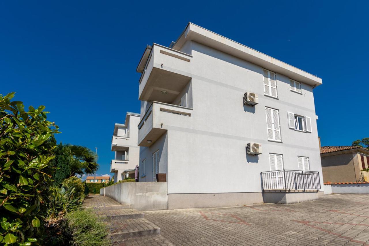 Apartment Demo Malinska Exteriér fotografie